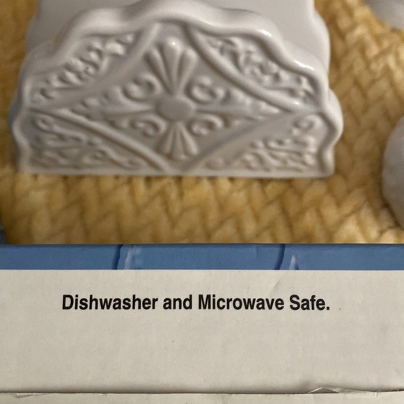 Napkin holder and Salt and Pepper Set with Tray - Picture 9 of 11